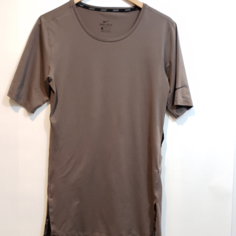 NIKE DRY FIT SMALL TAN SHIRT